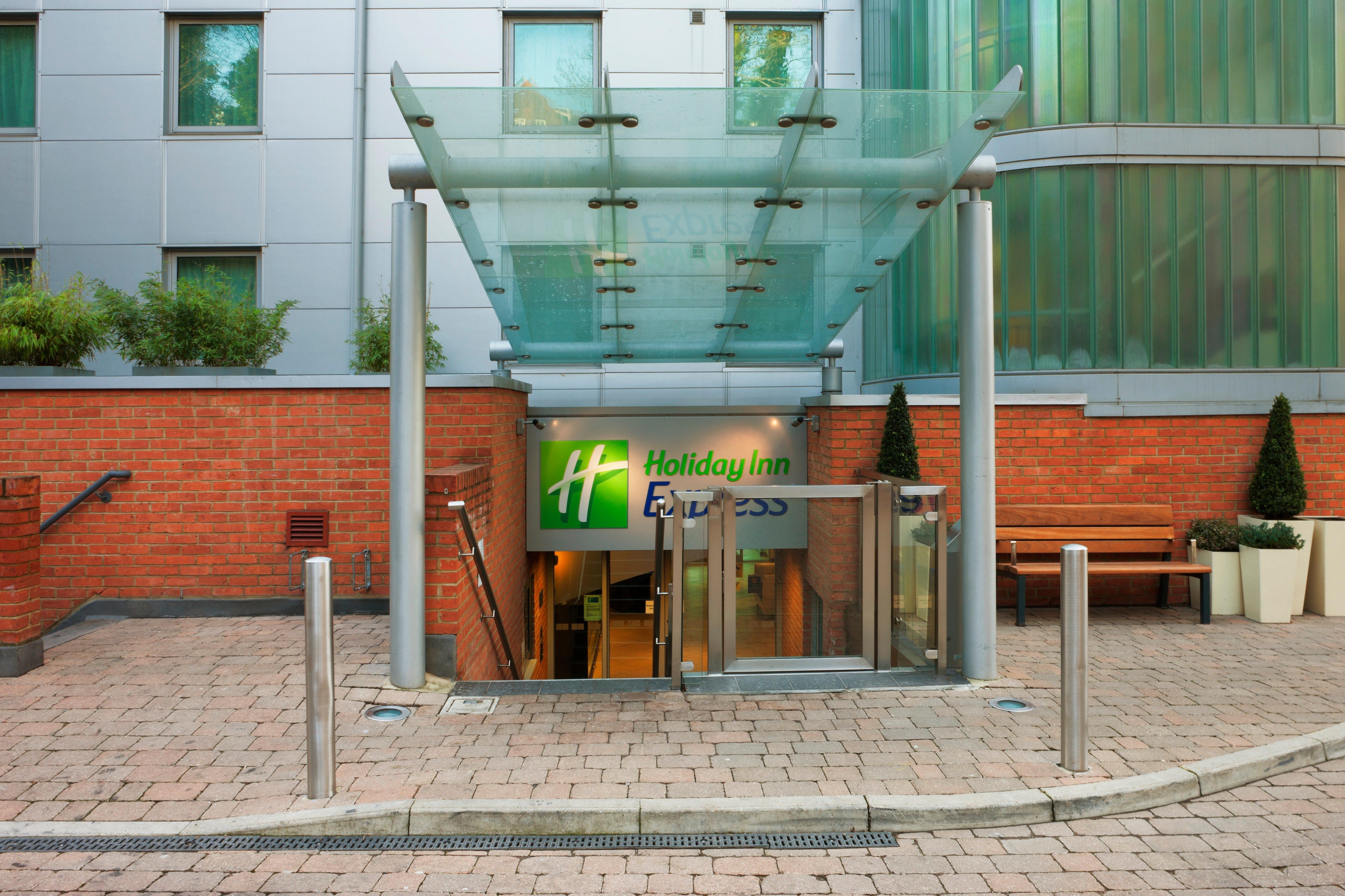 Holiday Inn Express London-Swiss Cottage Exterior foto